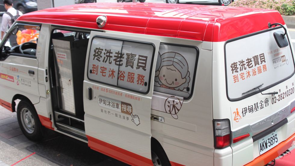 2015年 伊甸首台沐浴车到位 提供失能长辈沐浴服务