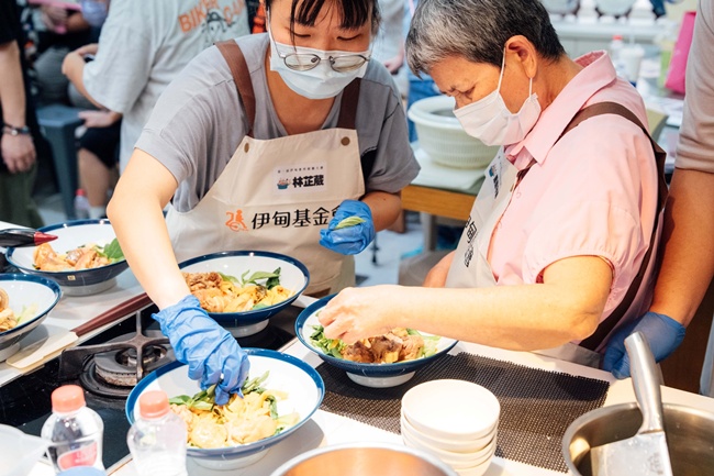 伊甸会所的队伍团队合作使出浑身解数，发挥创意制作咖喱料理，希望能拿下冠军。