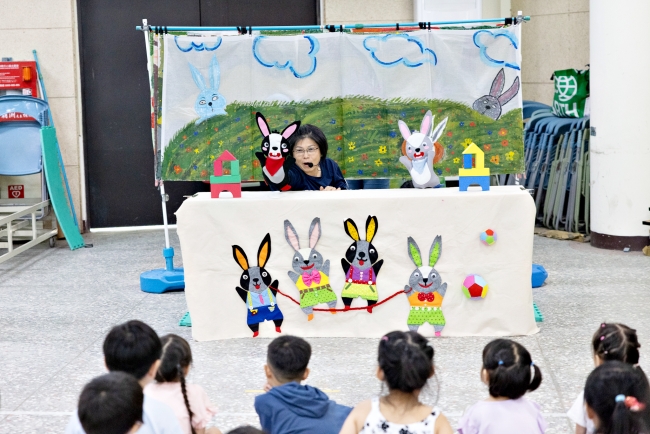 想飞故事剧团，手偶剧表演