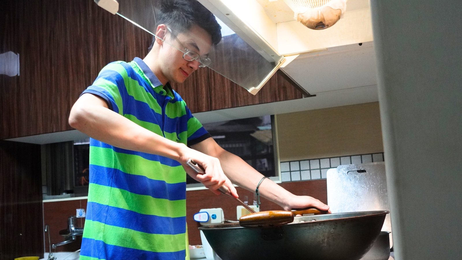 永和在家园的生活丰富充实，甚至发挥对烹饪的兴趣，经常下厨为住民准备料理，未来希望朝考取丙级餐饮证照的梦想迈进。