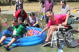 这是一场注定要湿的战役！ 伊甸宜兰教养院二百住民水力全开