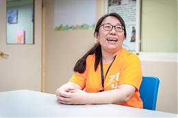正能量职能治疗师杨沛璇，投入伊甸身心障碍者服务六年，致力于提升他们的生活品质。