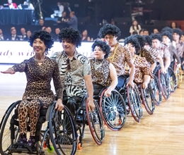 伊甸轮椅舞团攻占小巨蛋 世界杯国标舞公开赛演出