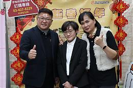 小萱在庇护工场的帮助下，顺利转衔到一般职场，于年前回到伊甸与大家同贺。