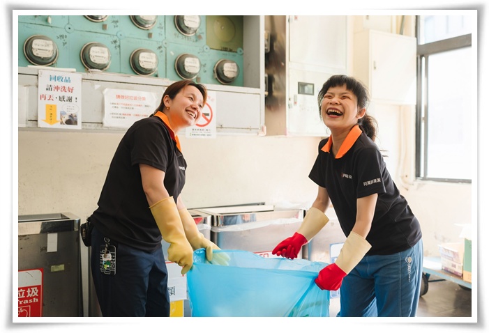 在同儕眼中,姵儀是一位認真又獨立的好夥伴