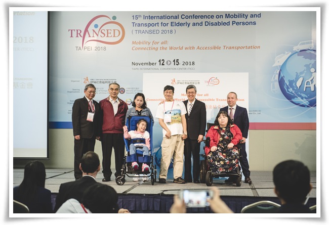 副总统陈建仁与身心障碍、儿童及长辈代表共同签署友善交通宣言