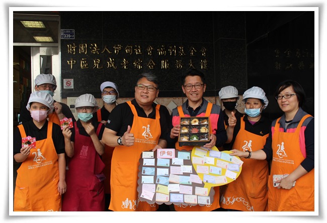 伊甸庇护性员工们也特地制作小卡片回赠吴局长，感谢吴局长的前来送暖