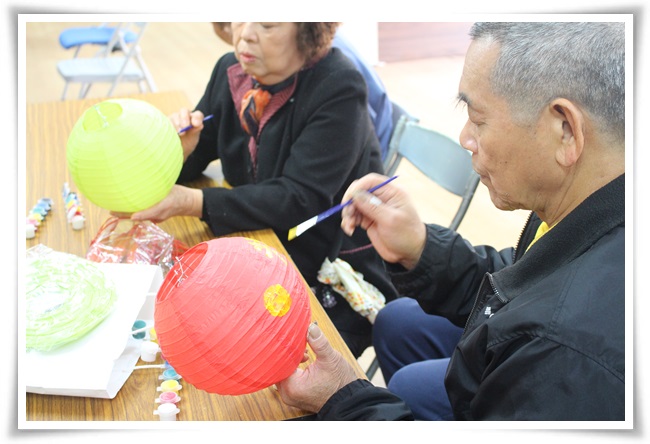 彩绘灯笼感受年节氛围