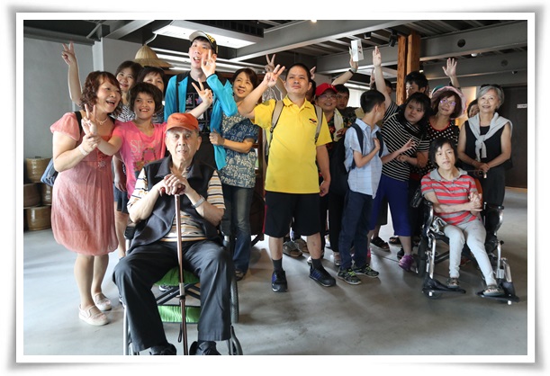 今(9)日伊甸沙仑日照中心亲子游，15位服务对象与家人一同到桃园江记豆腐乳文化馆参观