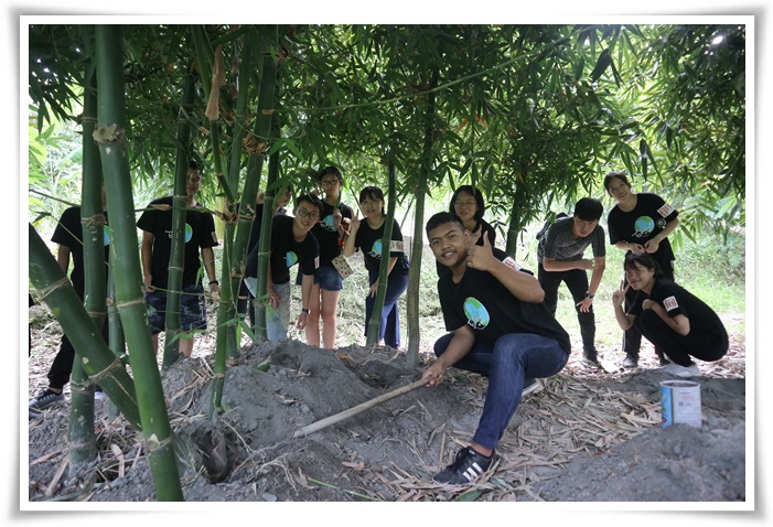 伊甸新二代学员体验采收当地竹笋，过程有趣又好玩。