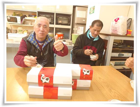 元宵节是俗称的小过年，为持续关怀弱势长辈，台北老爷酒店特别捐赠70份腊味萝卜糕予伊甸基台北颐福日照中心的长辈享用。