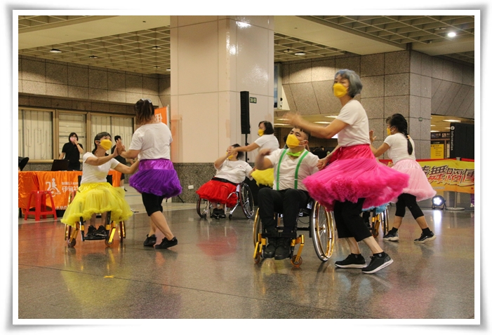 舞蹈不仅只是一项休闲娱乐，对于身障朋友来说，更是一个展现自我的舞台。