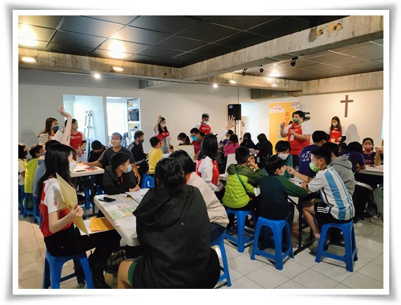 汇丰台湾携手天下杂志教育基金会一同举办理财活动，带领伊甸象圈合作单位共逾30位儿少学习金融理财。