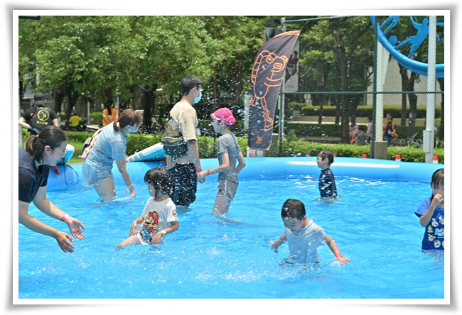 伊甸爱孩童幸福节水乐园专区，小朋友可以玩水消暑