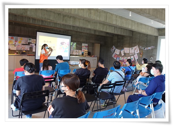 伊甸于(22)日上午假竹市那鲁湾文化聚落举办“夏日丰收庆典”，亲子趣味闯关宣导活动，吸引了30对亲子参与。