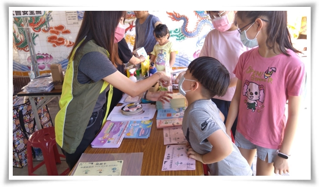伊甸在旗津广济宫前举办儿童发展筛检活动