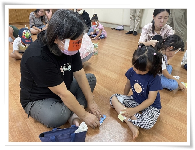 举办身障体验活动，幼童学习同理心