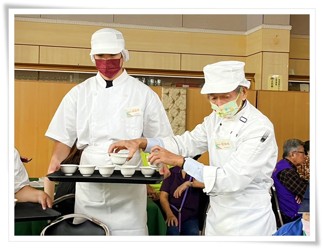 职训班学员曾春元，首次学习制作颐养食，获益良多