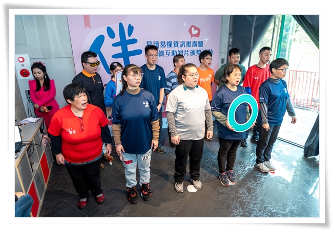 活动开场由伊甸小作所学员表演防诈骗行动剧