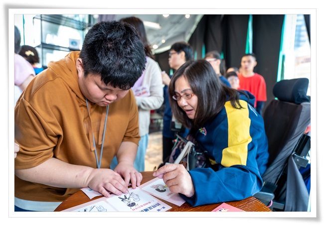 由易读易懂编译小组成员担任闯关关主