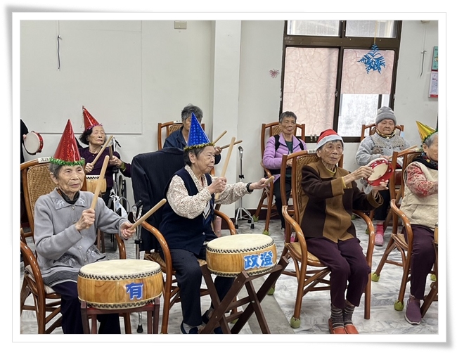 长辈们为来宾们带来了热情无比的太鼓秀