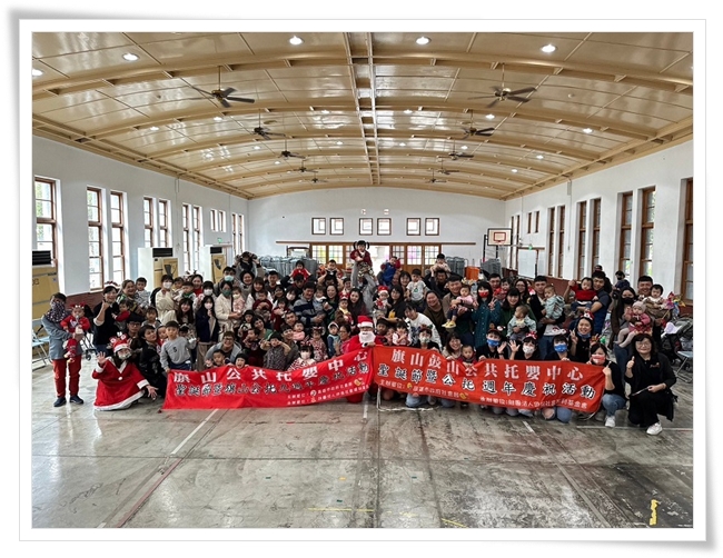 大家开心留下纪念合影