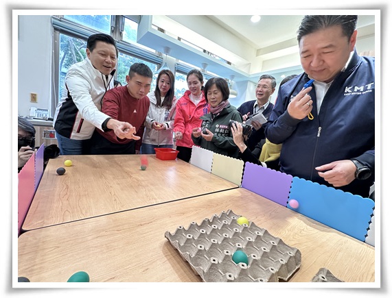 活动也特别安排导览介绍环境，以及趣味竞赛活动，让参与贵宾们对小作所学员及服务有