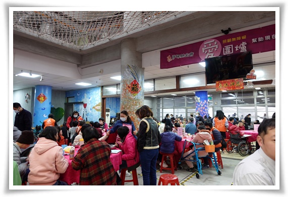 伊甸宜兰教养院举办围炉活动，让无法返家的住民也能感受新年热闹的气氛。
