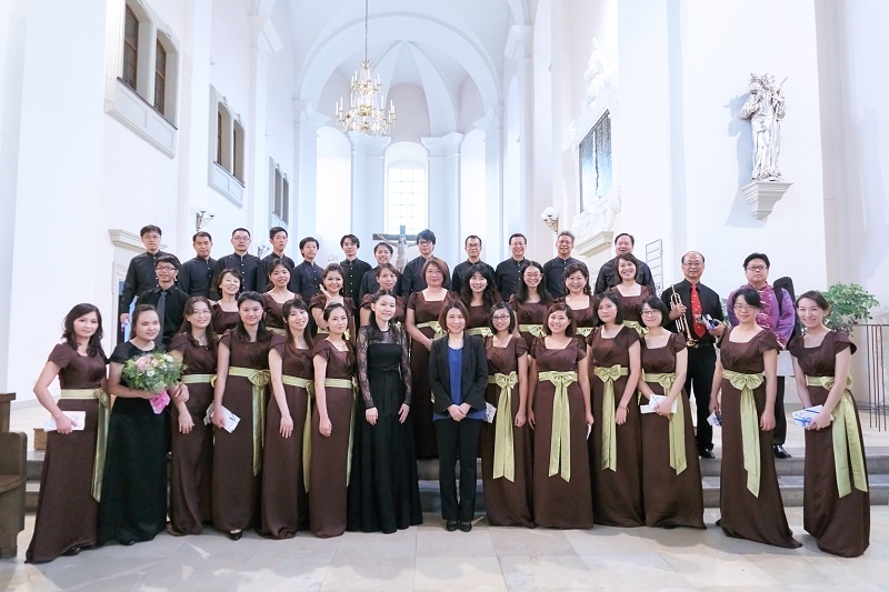 愛唱歌手合唱團表演者