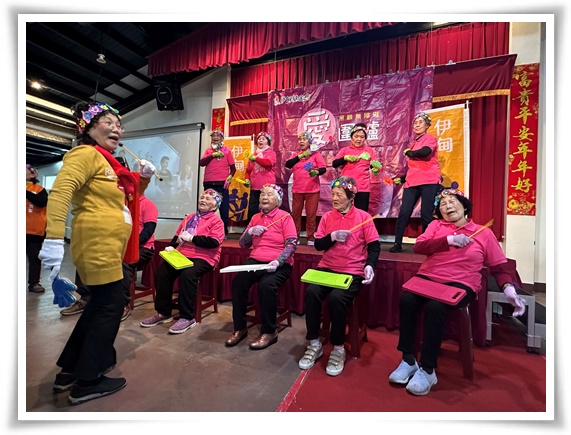 伊甸头城C据点的长辈们，为今天的围炉活动带来精彩的开场表演。