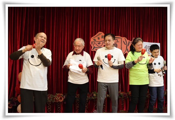 歌唱班也在倪宇萱老师的带领下，带来精彩的拿手歌曲，炒热现场气氛。