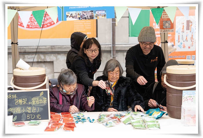 伊甸坪林日照長輩,用熱茶溫暖大家的心