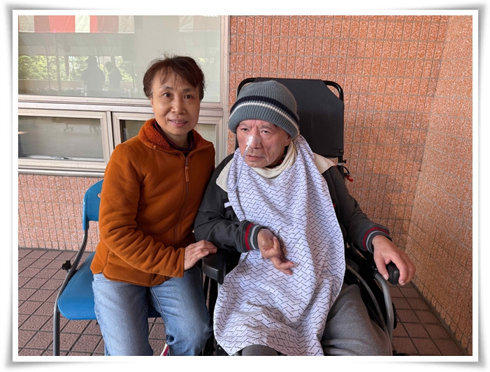 住民华文的妻子，感谢爱德多年来的照顾，让家人们十分安心