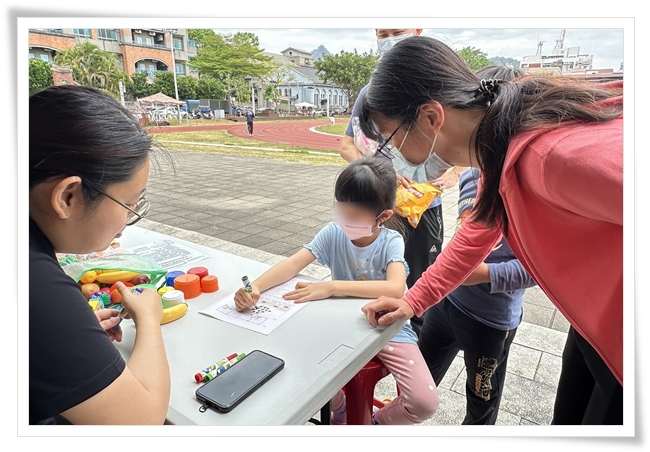 儿童发展筛检同步在旗山区武德殿展开