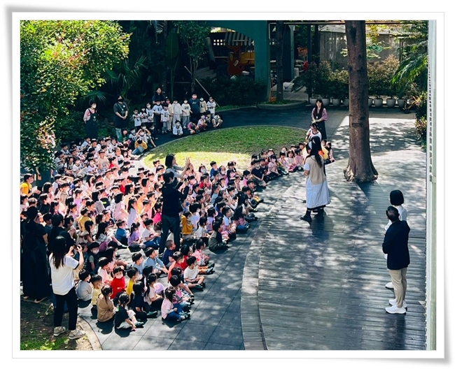 四季艺术幼儿园西屯分校师生，一同见证这充满爱与关怀的时刻