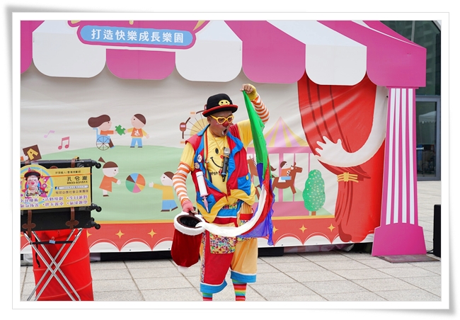 气球魔术师帅帅熊，表演超吸睛