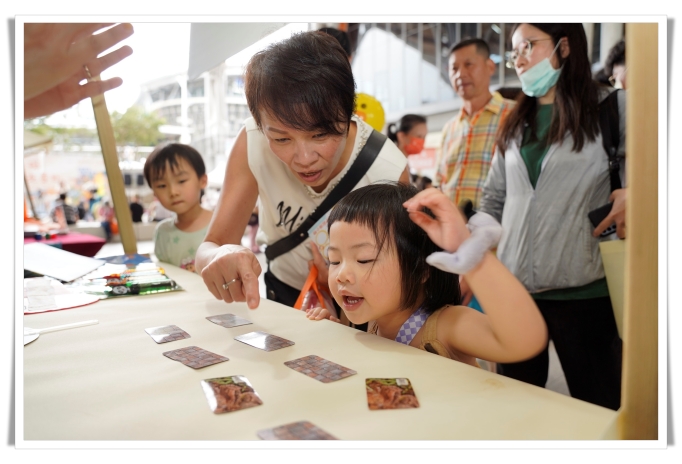 琳瑯滿目的攤位市集，讓大朋友小朋友都能開心玩。