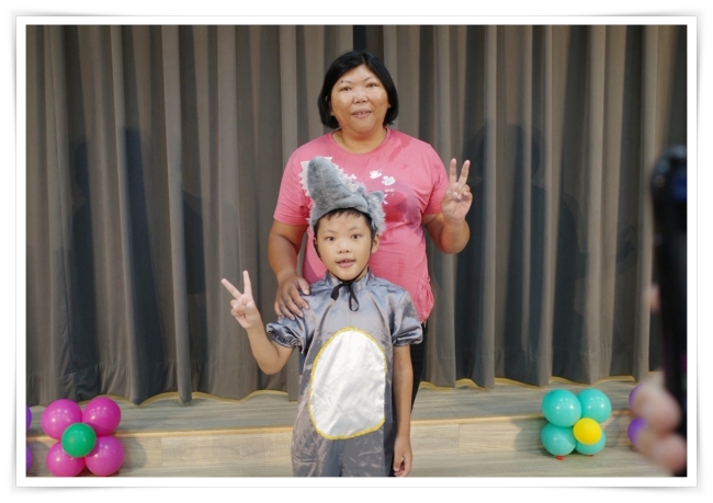 慢飛天使翔翔變身可愛大野狼，與媽媽一同留下幸福合照