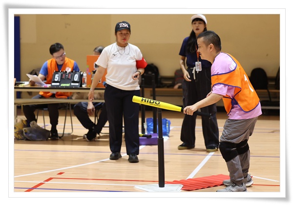 扛起首棒大任，來自台中樂晴小作所的小曹，終於一圓夢想，成為正式球員