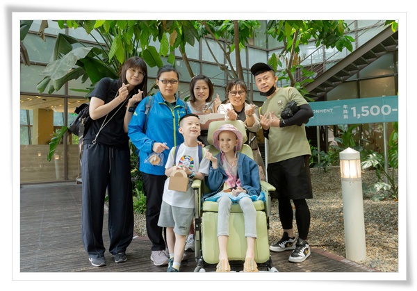 伊甸為小綺的圓夢憩旅安排隨行攝影與影片紀錄,留下珍貴的畫面與美好回憶。