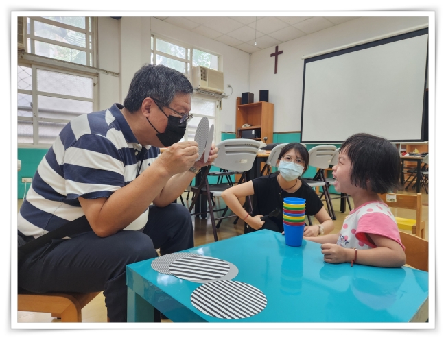 利用教材，引起孩子興趣，以進行視覺搜尋訓練