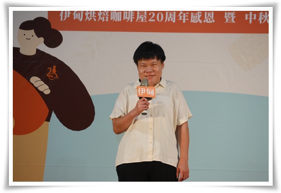 目前已投入一般就業市場的小彤，感謝在庇護工場這段時間的學習，奠定就業基礎