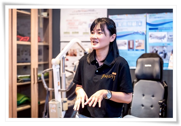 伊甸物理治療師鐘宜芳專業與溫度同行, 讓輔具成為身障者的翅膀。