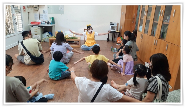 以旗山在地特產香蕉做為主題,帶領孩子用五感感受