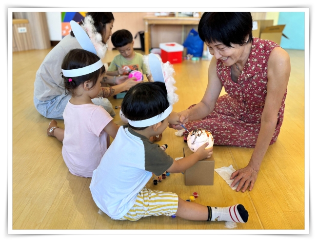 用喜歡的顏料，彩繪月亮燈，留下美好的回憶