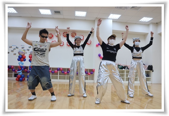 樂安身障服務中心服務對象親自挑選演出曲目，在成果發表會舞力全開