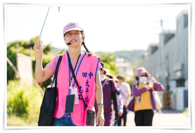 導覽員謝明鳳帶大家重新認識這片土地