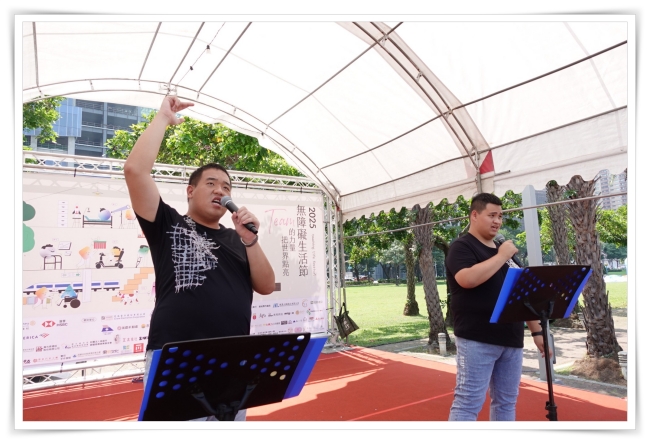 來自小作所的「雙吉二重唱」展現自信歌喉