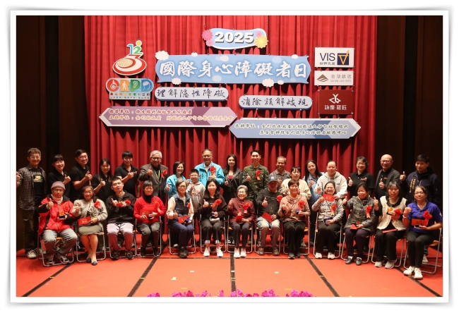 今年共有13位障礙者、照顧者及有功人員,獲頒楷模殊榮