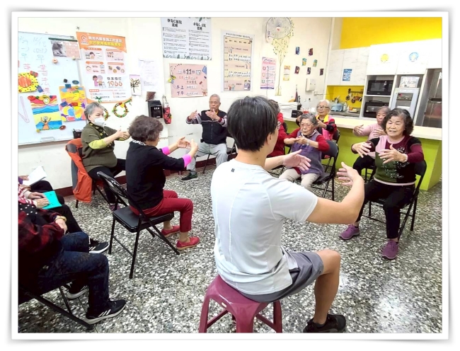 武術老師帶領,長輩活力滿滿